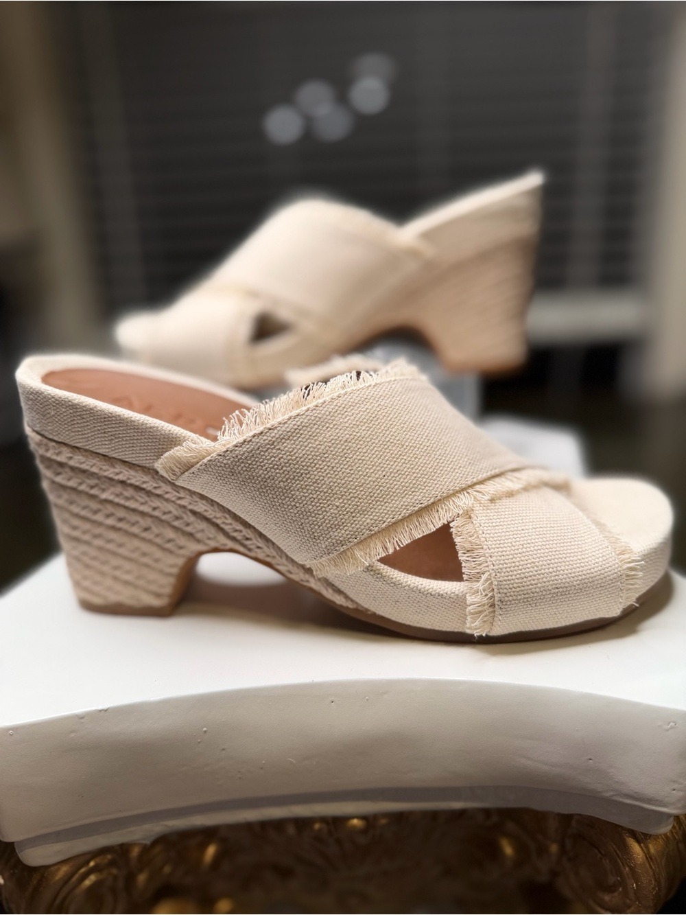 Aerosoles Madina Cream Canvas Wedge Sandals Size 9